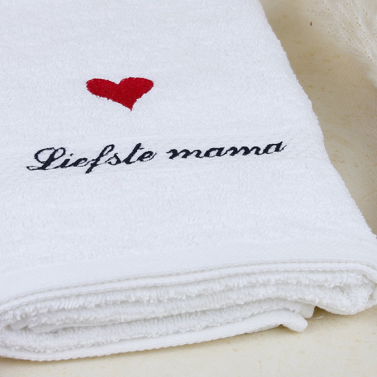Handdoek met tekst borduring - Liefste mama