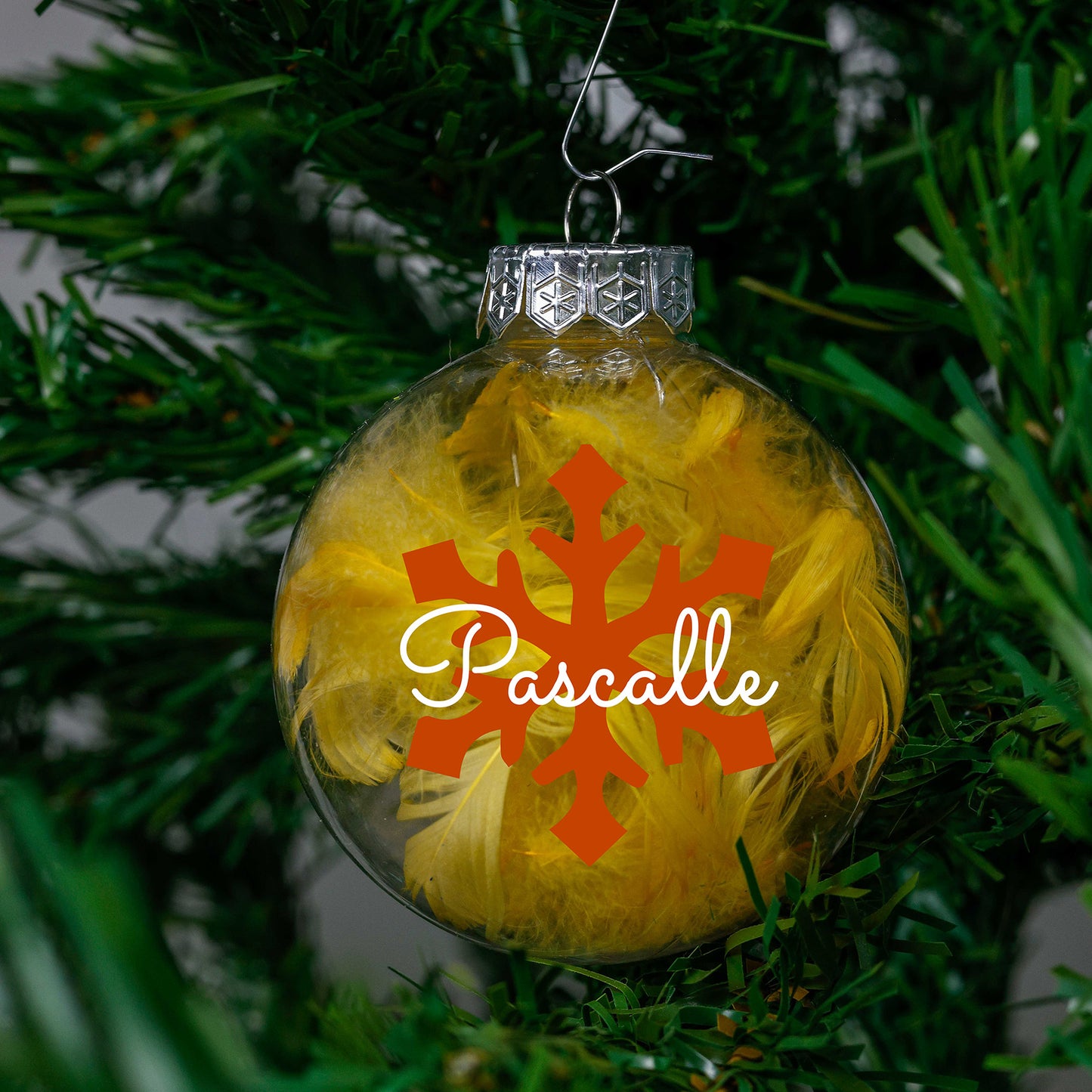 Kerstbal Gele Veertjes - Naam + Sneeuwvlok
