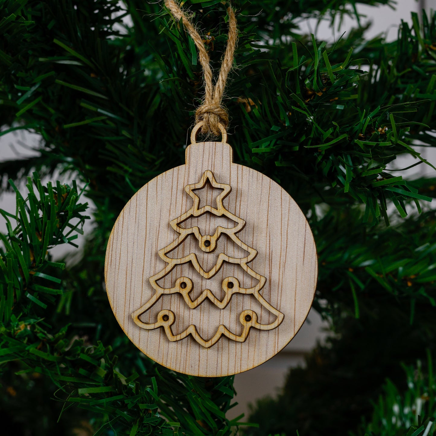 Kerstbal - Lijntekening kerstboom