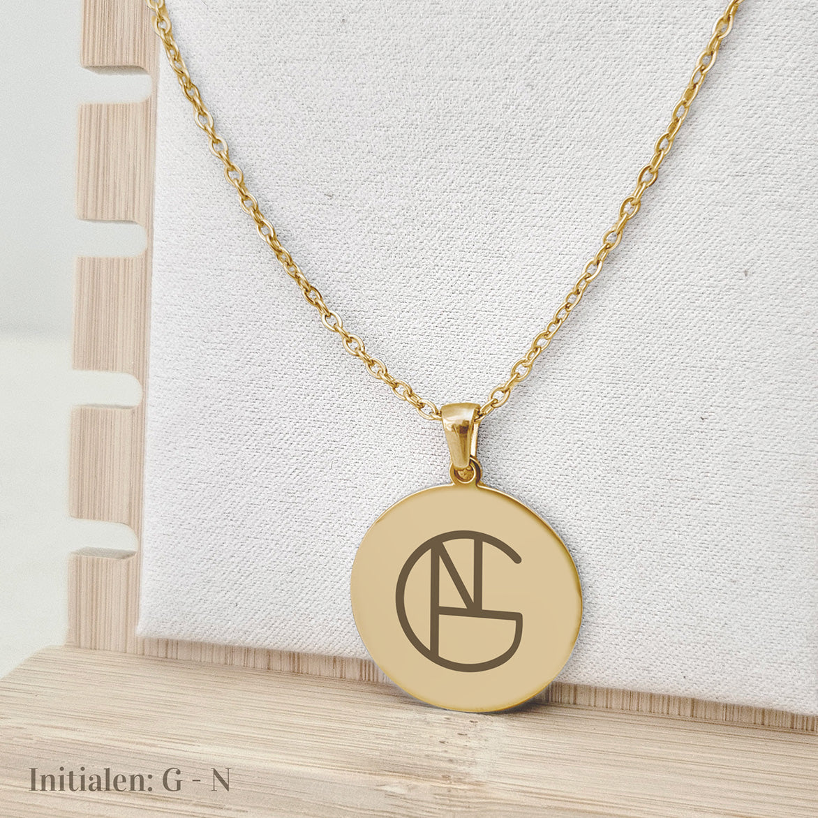 Nee, alleen de voorkant graveren.