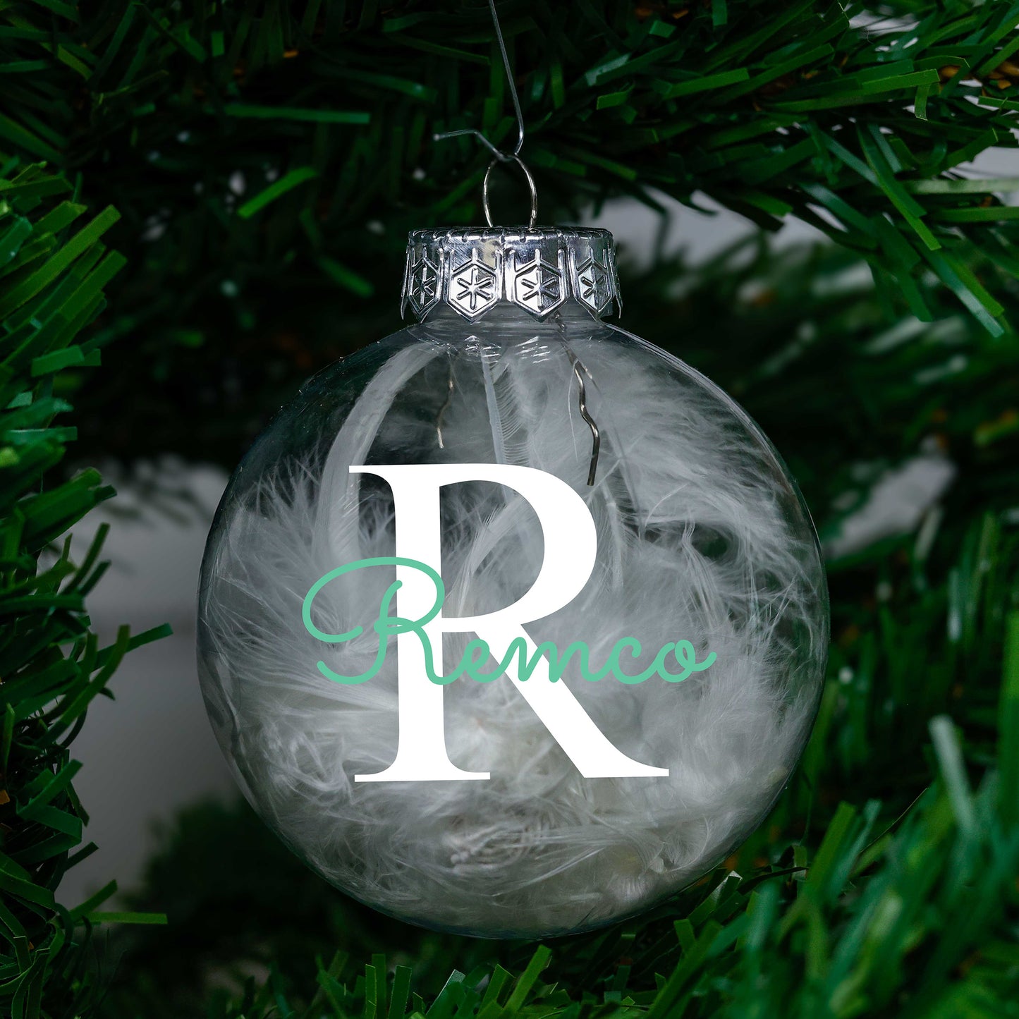 Kerstbal Wit Veertjes - Naam + Hoofdletter