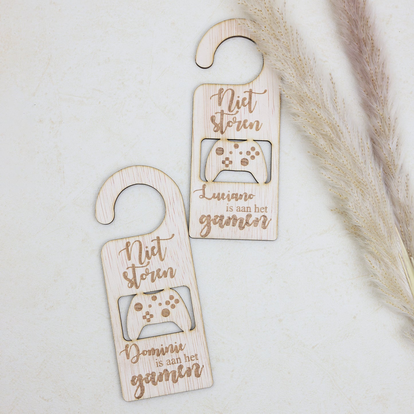 Deurhanger - Niet storen, ... is aan het gamen.