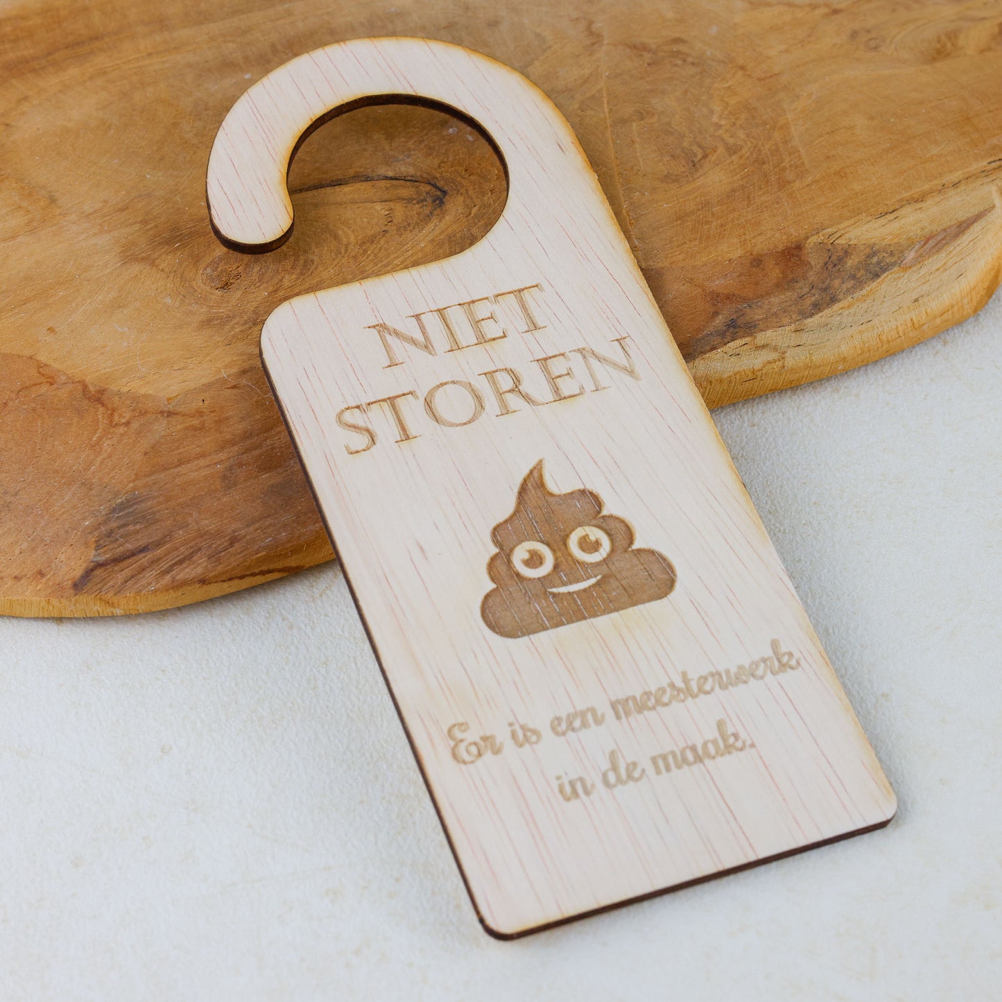 Deurhanger - Niet storen, er is een meesterwerk in de maak