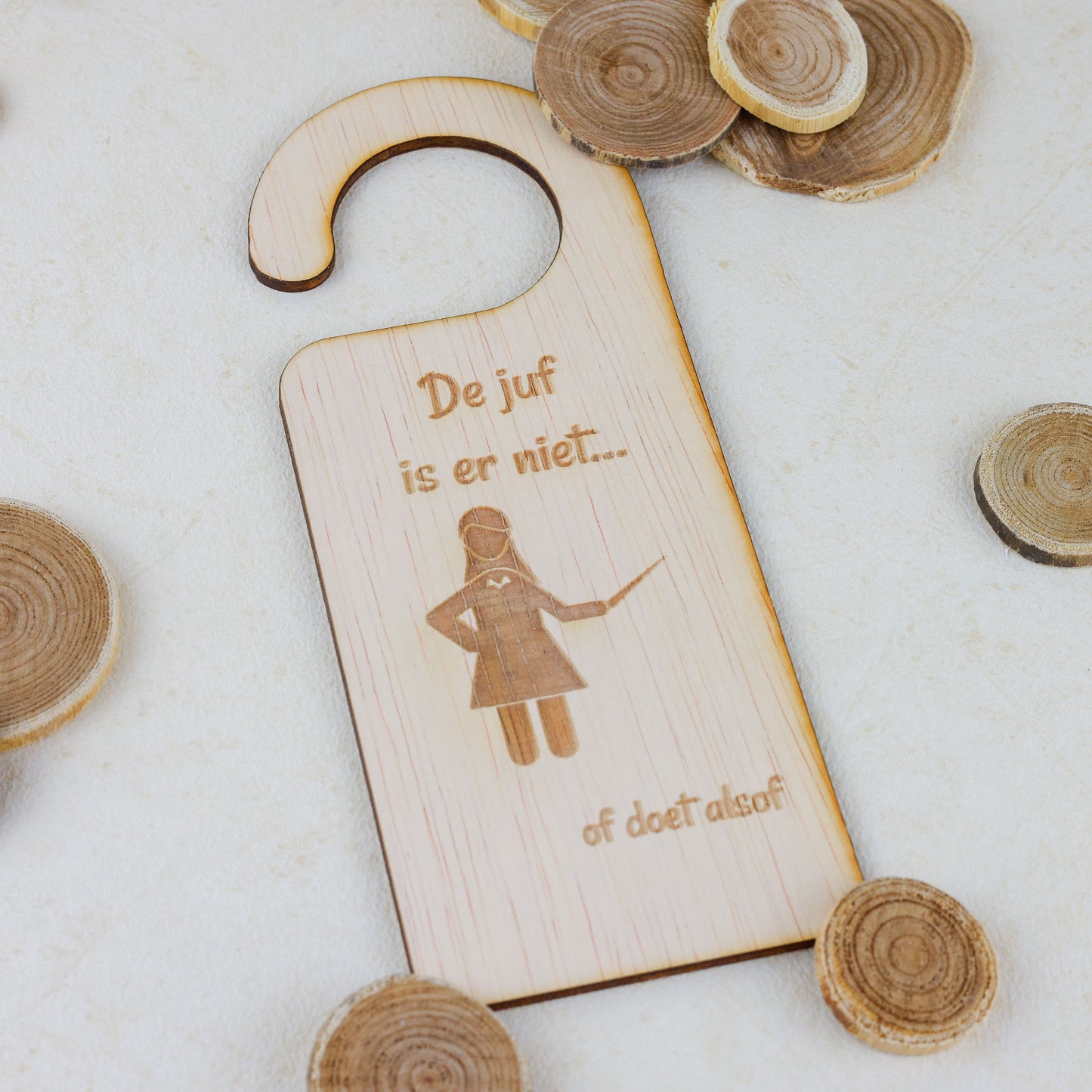 Deurhanger - De juf is er niet, of doet alsof