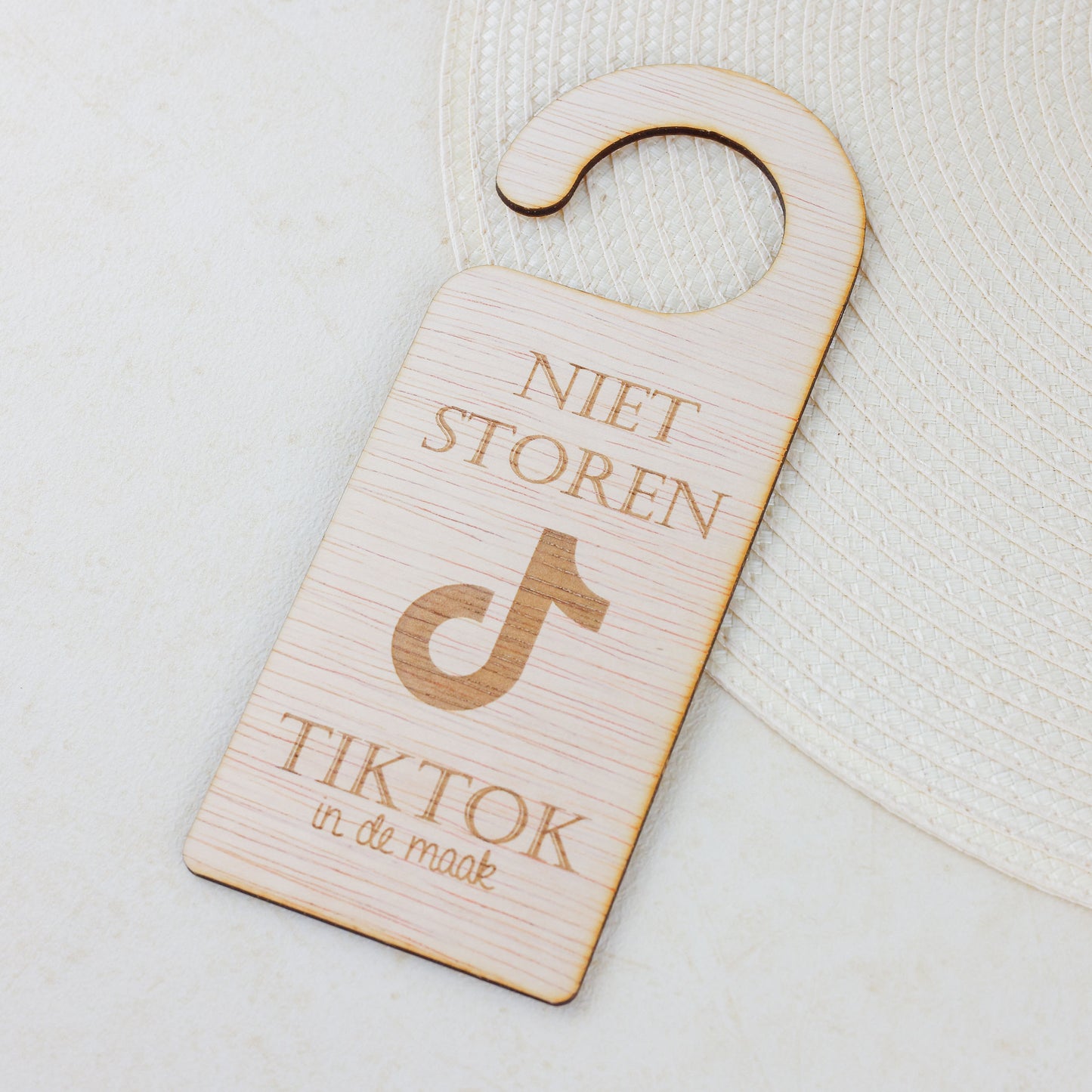 Deurhanger - Niet storen, tiktok in de maak.