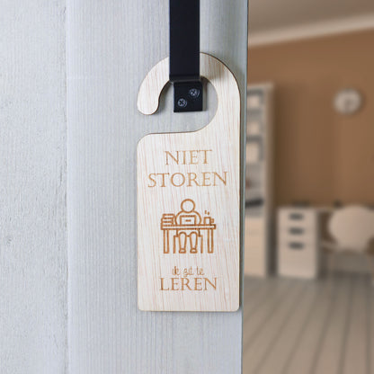 Deurhanger - Niet storen, ik zit te leren.